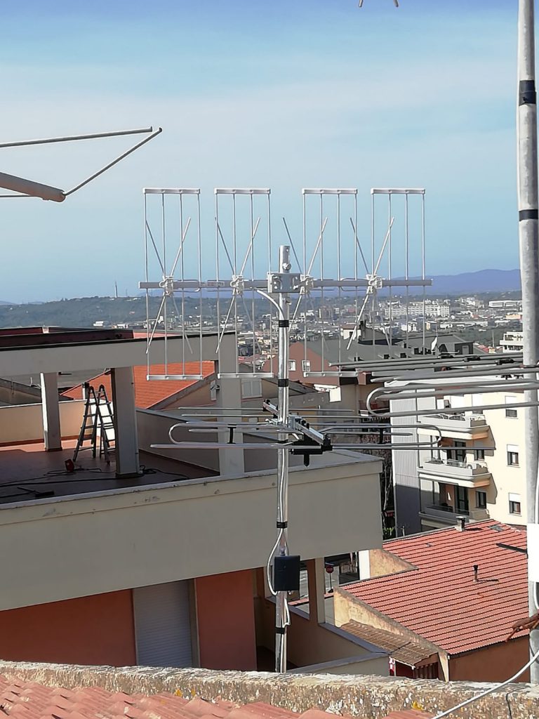 Segnale TV che va e viene: cause e soluzioni 1 Segnale tv va e viene - Segnale TV che va e viene: cause e soluzioni